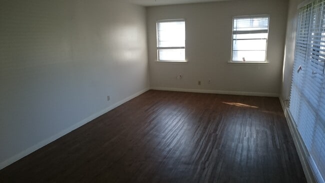 Building Photo - 1515 Woodlawn Blvd