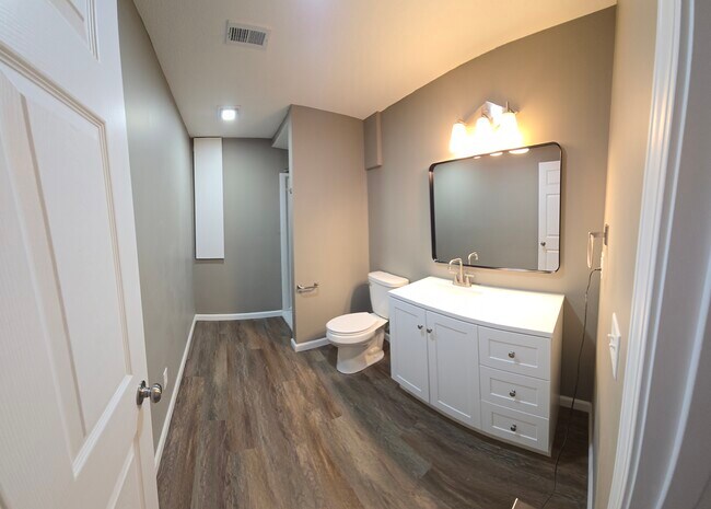 Foto del edificio - 409 Oak Park Dr