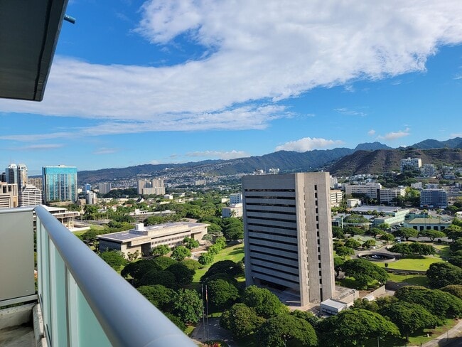 Building Photo - Split AC. Two Parking. Kakaako. (RRLLC)