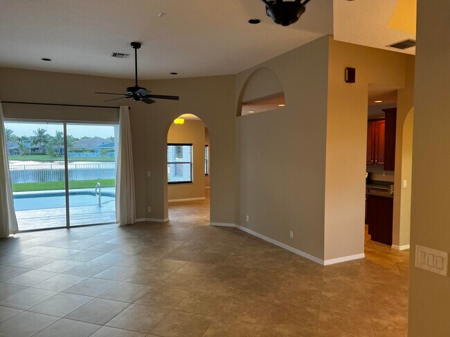 Building Photo - 11223 Edgewater Cir