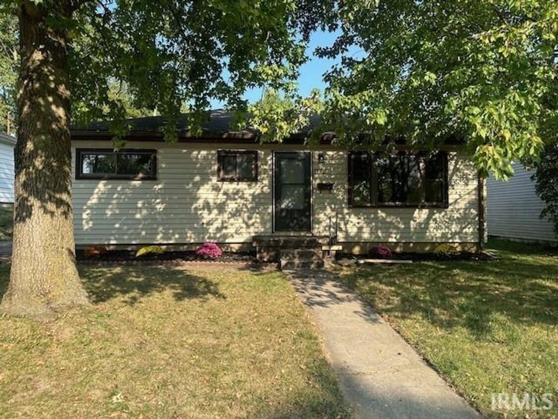 Primary Photo - 4 Bedroom, 2 Bath Home with Fenced Yard
