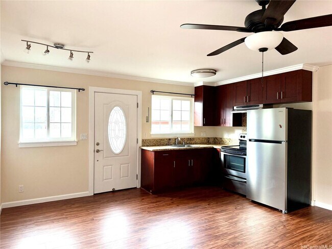 Foto del edificio - 2 bedroom, 1 bath in Kaimuki!