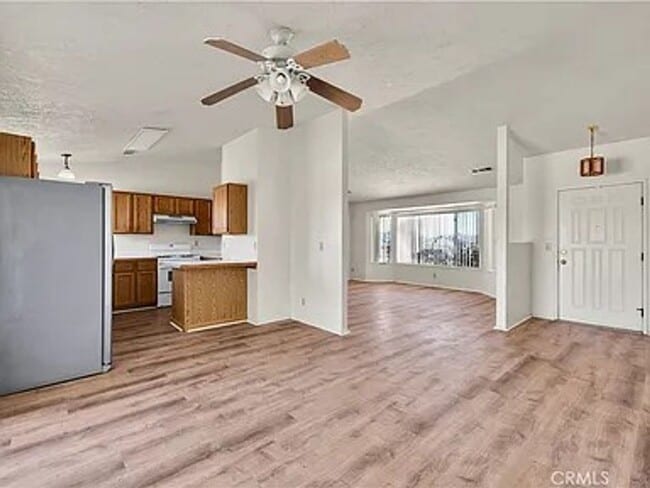 Foto del edificio - New Flooring & Ready for Move-in!