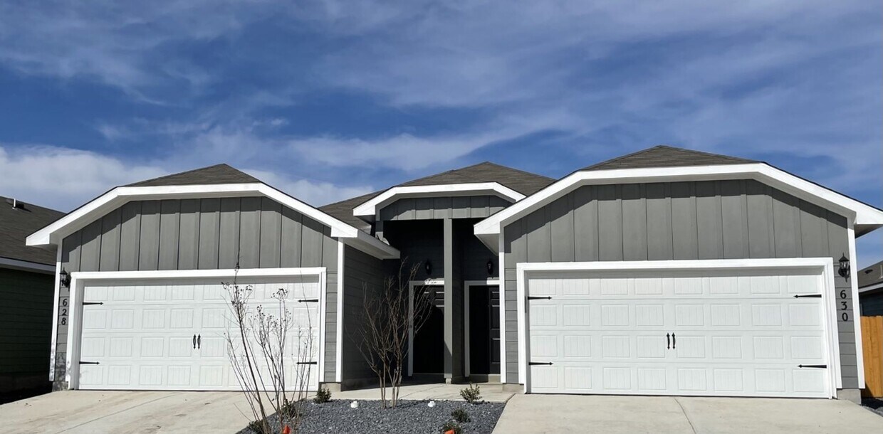Foto principal - 3/2 Luxury Duplex in Jordan Creek!