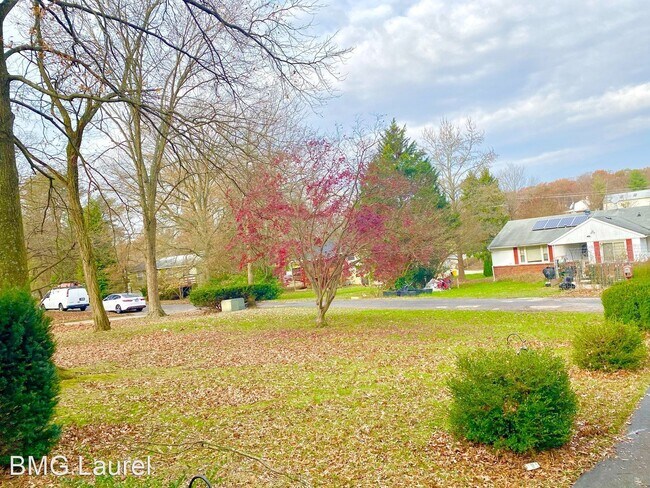Building Photo - 3 br, 1.5 bath House - 7705 Pear Ave