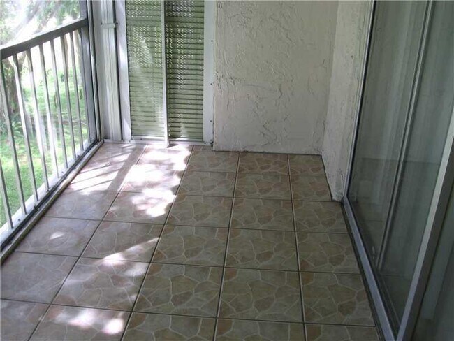 Foto del edificio - 8940 S Hollybrook Blvd