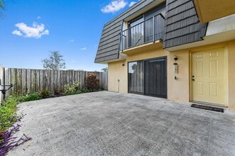 Building Photo - 619 6th Way