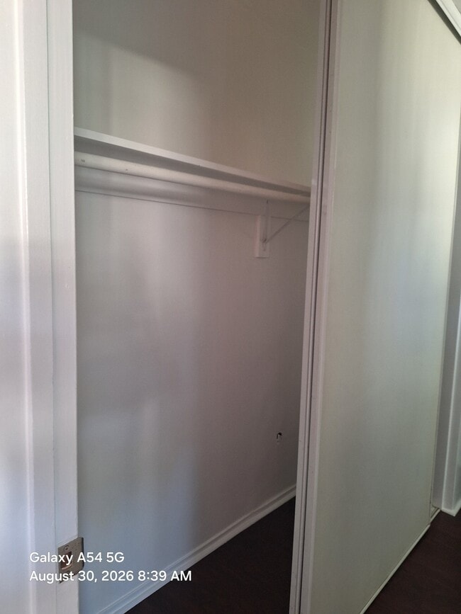 Building Photo - 609 De La Vina St