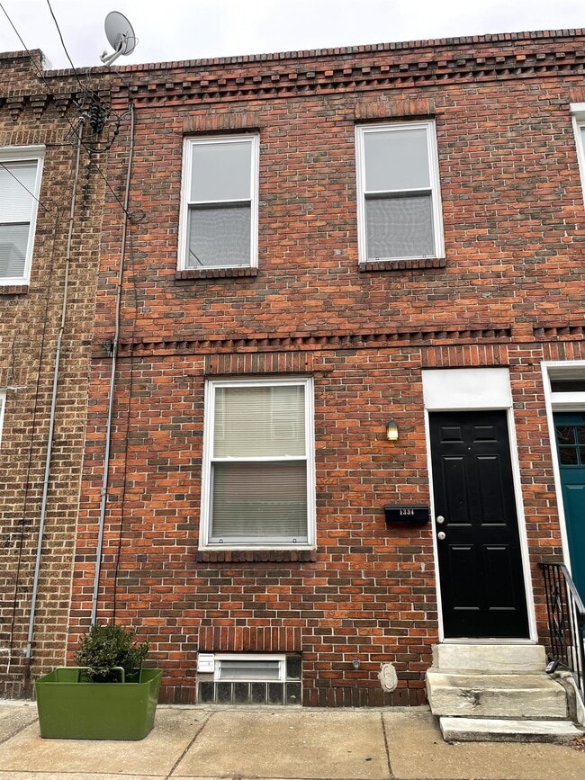 Building Photo - 1334 S Hicks St