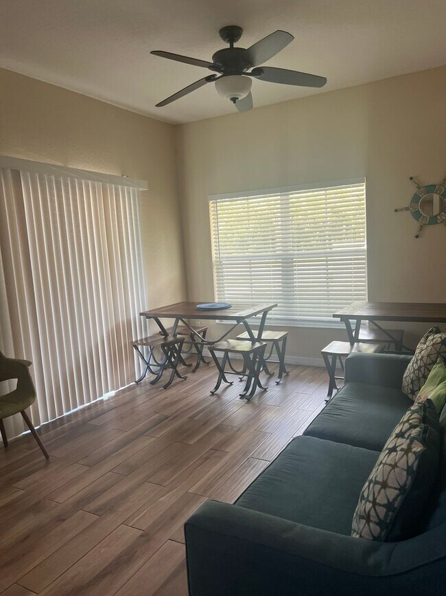 Building Photo - 4000 Santa Maria Dr