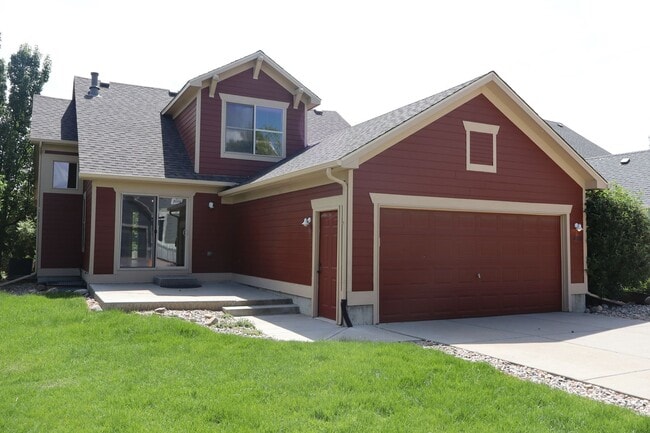 Building Photo - Stunning Modern Five Bedroom Home in Loveland