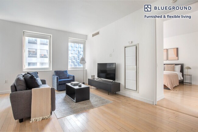 Foto del edificio - 70 W 45th St