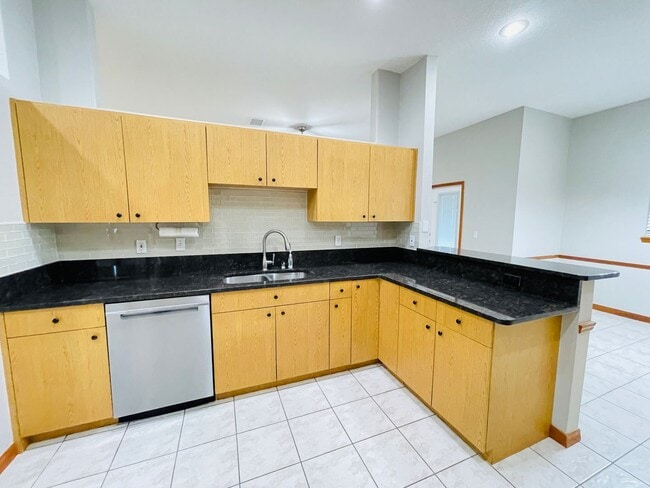 Building Photo - Charming Home in Sunny Slopes – Oviedo, FL