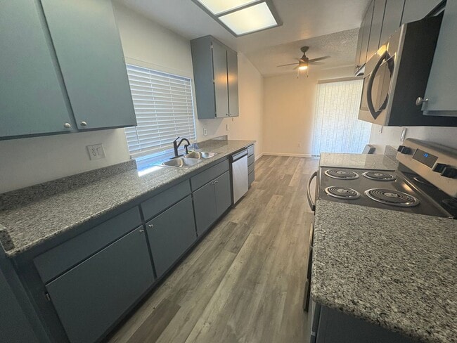 Building Photo - Remodeled 3bed/2bathroom home in West Sac