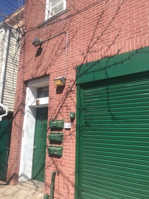 Primary Photo - 9 W 10th St
