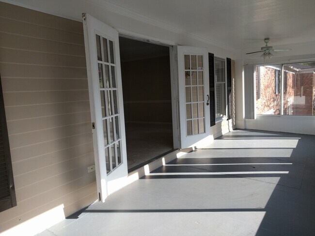 Building Photo - 5025 Hillsboro Pike