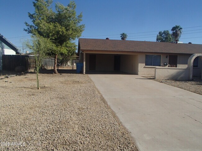 Foto del edificio - 13631 N 35th St