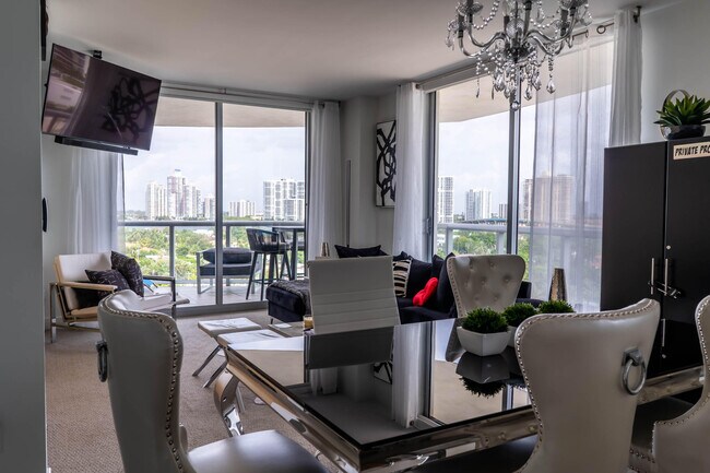 Foto del edificio - 18683 Collins Ave