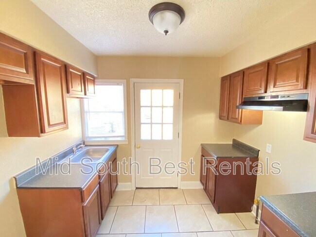 Building Photo - 1369 Kimball Cove