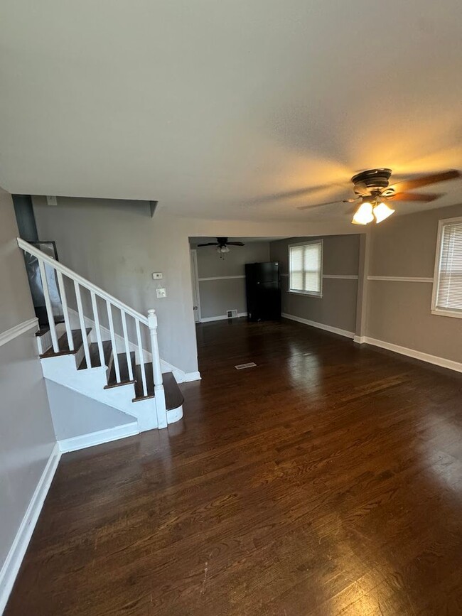 Building Photo - Newly Renovated 4-bed 1-bath - In Unit Lau...