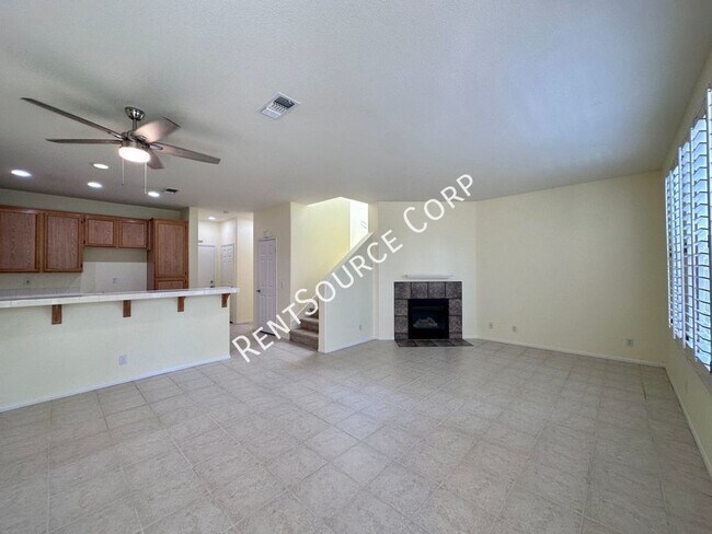 Foto del edificio - 18004 Flynn Dr