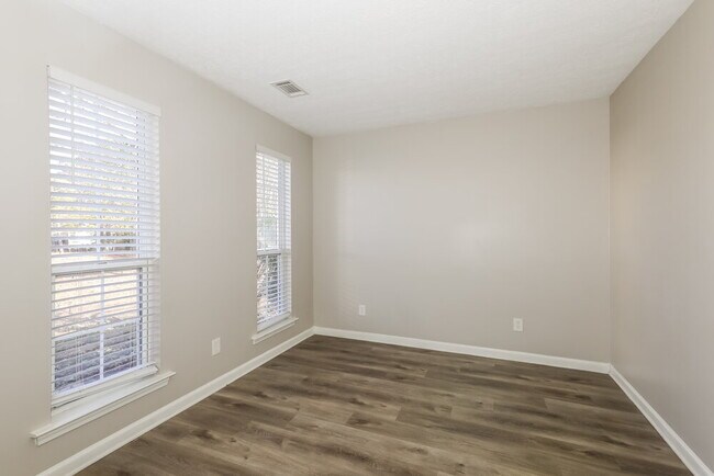 Foto del edificio - 1423 Buckingham Ct