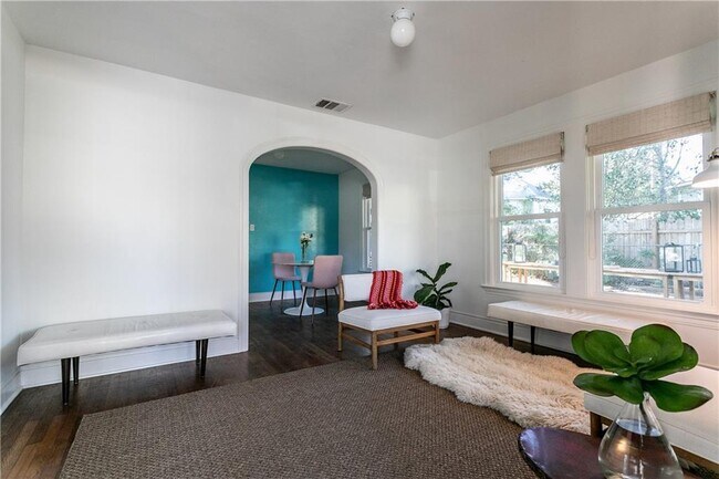 Building Photo - 1308 Navasota St