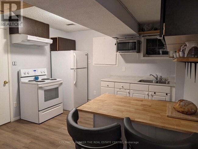 Building Photo - 64 Athabaska Rd