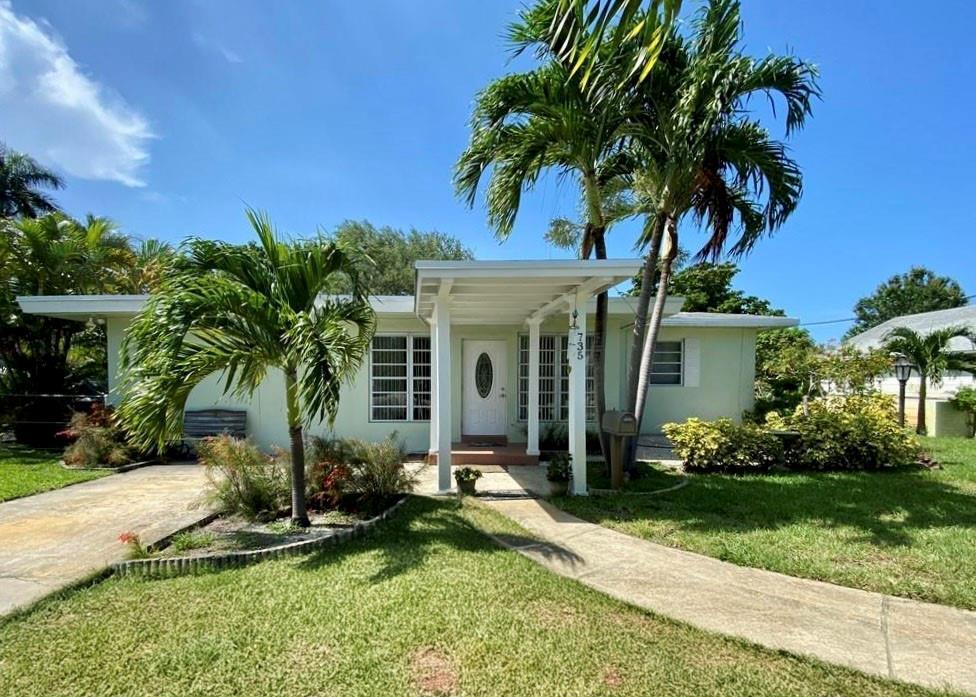 Foto principal - 735 NE 32nd St