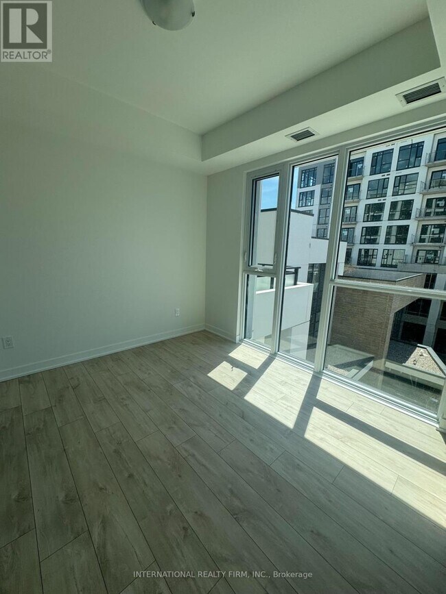 Photo du bâtiment - 760-760 Whitlock Ave
