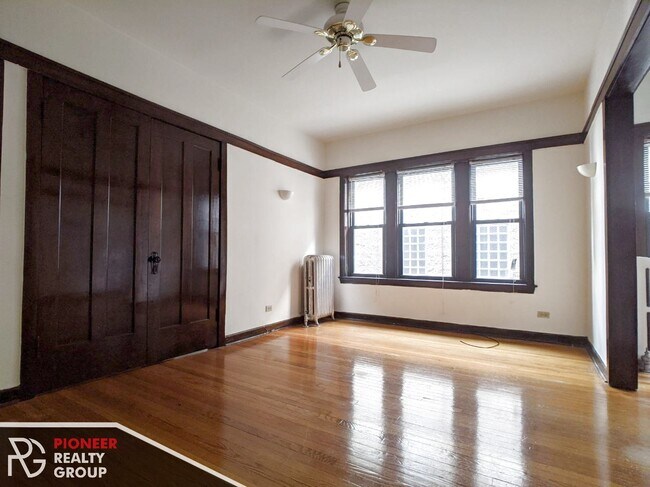 Foto del edificio - 820 W Waveland Ave