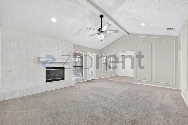 Foto del edificio - 6100 Paradise Dr