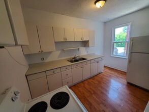 Building Photo - 65 Adeline St