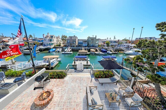 Building Photo - 4007 Marcus Ave