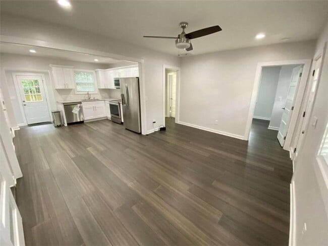 Building Photo - 1127 Dobbs Dr SE