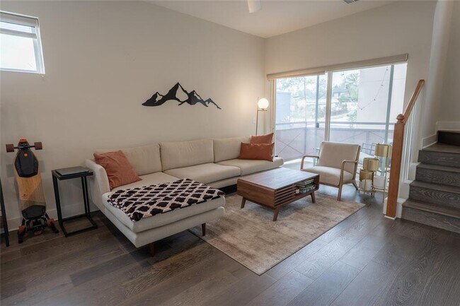 Foto del edificio - 2827 Manor Rd