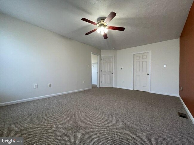 Building Photo - 47943 Piney Orchard St