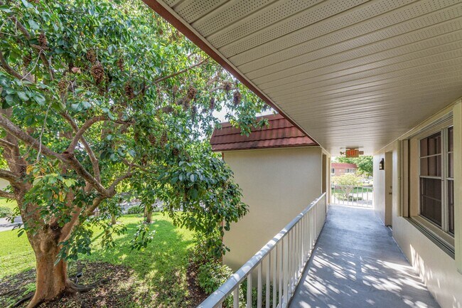 Building Photo - 28 Pine Arbor Ln
