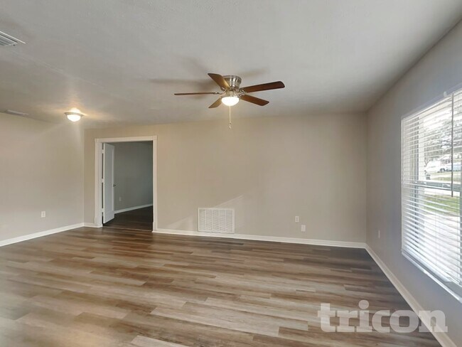 Foto del edificio - 2218 Village Ct