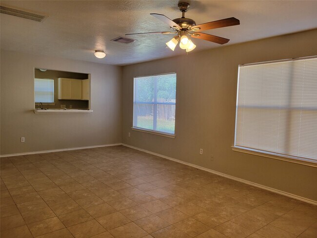 Building Photo - 6055 Green Heather Ln