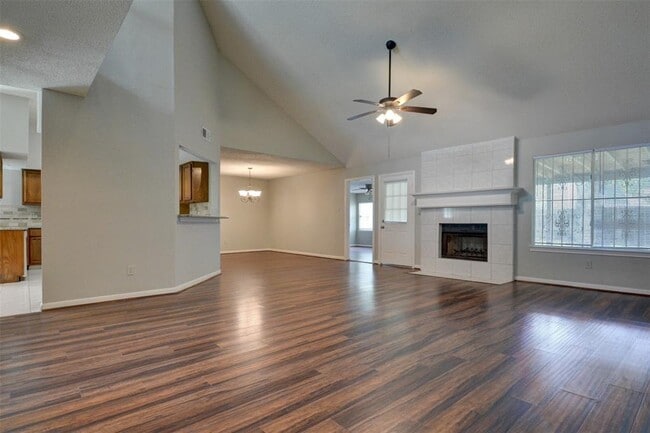 Building Photo - 3010 Skypark Dr