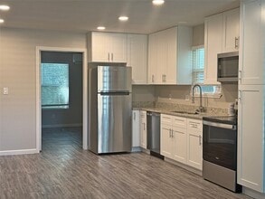 Building Photo - 60 Acorn Ln Dr