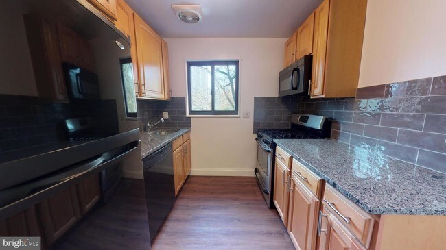 Foto del edificio - 7611 Maple Ave