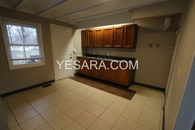 Building Photo - 112-112 Melrose Ct