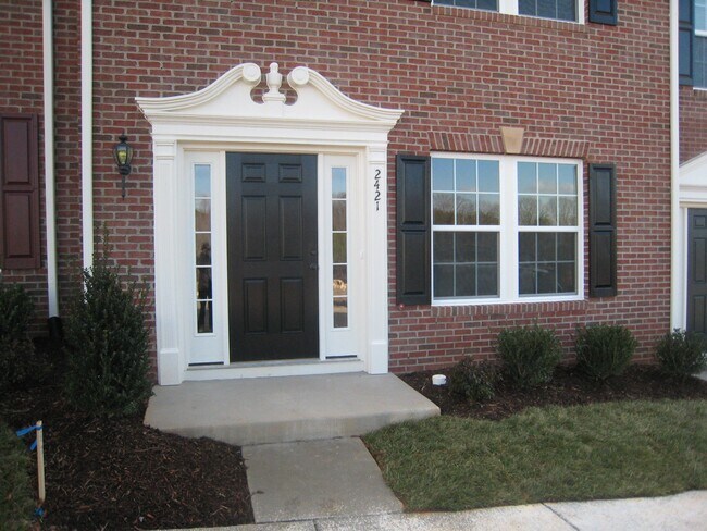 Building Photo - 2421 Abington Dr