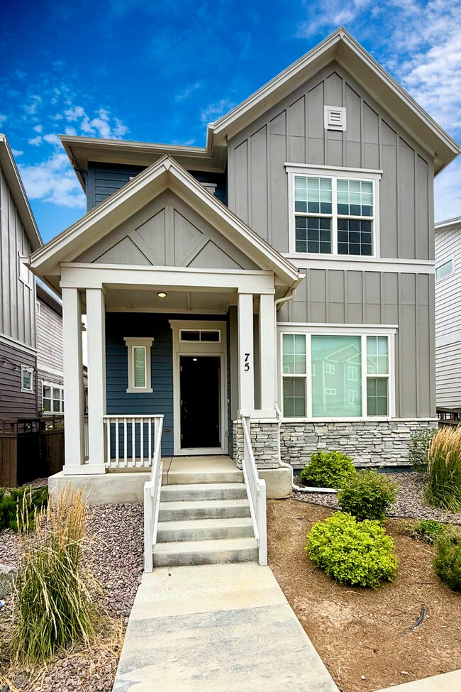 Foto del edificio - Modern Single-Family Home in Desirable Gold Hill Mesa — Built in 2021