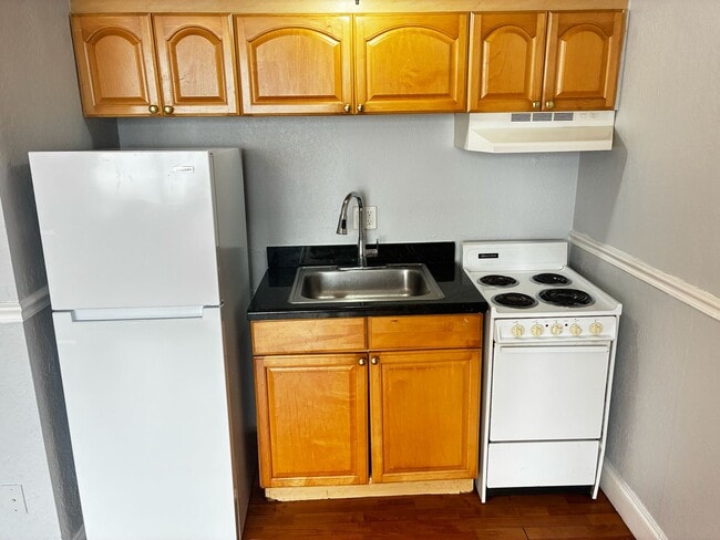 Building Photo - 311 W Ashley St