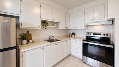 Building Photo - 5501 Adalbert