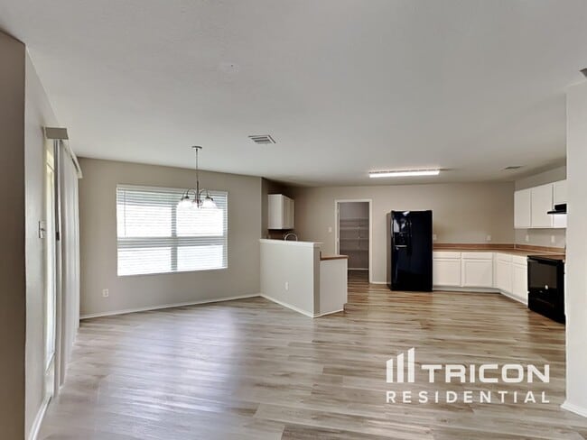 Building Photo - 1042 Condor Dr