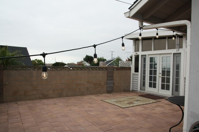 Building Photo - 15666 Hesse Dr